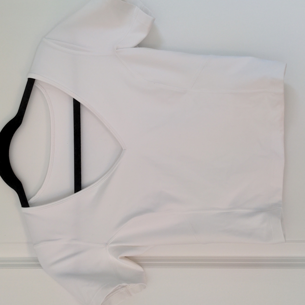 NWOT Lululemon nulu slimcrop short sleeve white 6